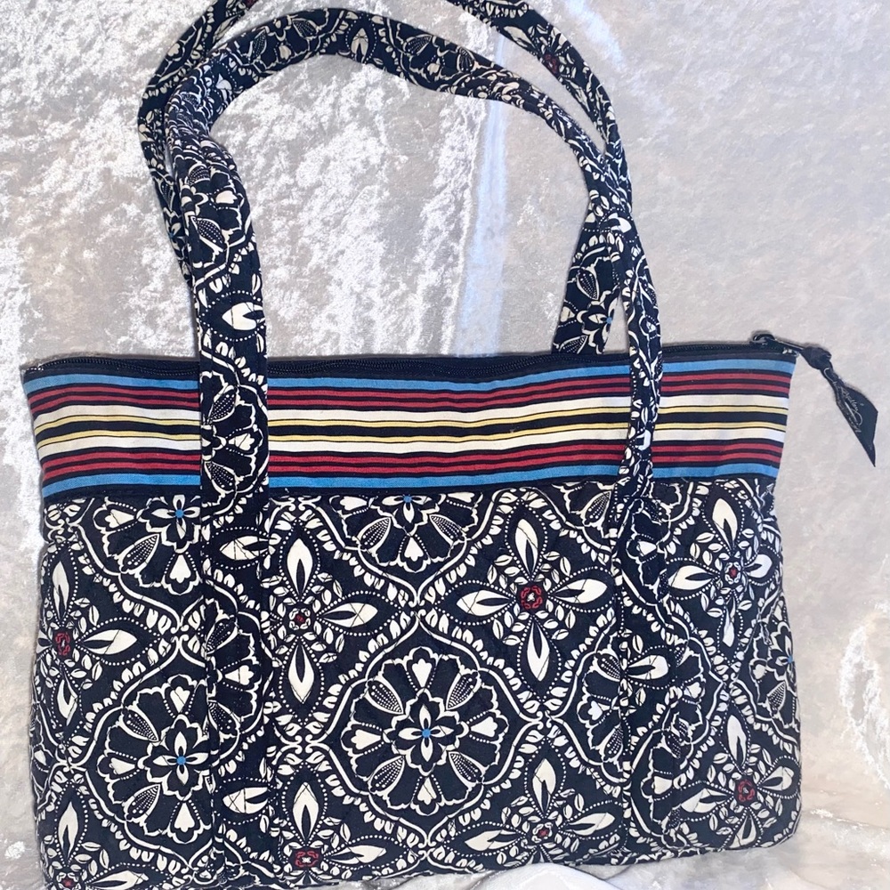 Vera Bradley Tote loads of pockets Perfect condition. 047